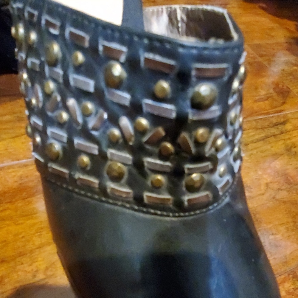 Heals - Picture 4 of 4